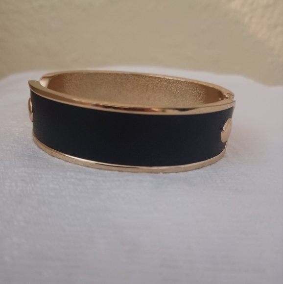 Goldtone & Vegan Leather bangle - Picture 2 of 4